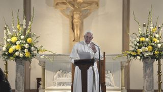 Сляпото насилие е много голяма обида към Бога, заяви папата по повод атентатите в Испания