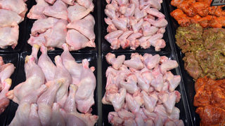 Най-малко 100 тона пилешко месо със салмонела е открито на българския пазар (допълнена)