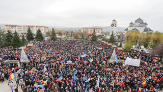 Хиляди румънци от "Дачия" протестираха срещу увеличаване на социалните осигуровки
