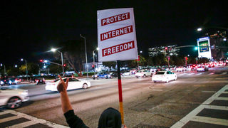 САЩ отмениха принципа интернет да е еднакво достъпен за всички