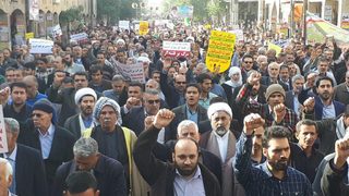 Десетки хиляди излязоха на контрапротест в Иран заради размириците