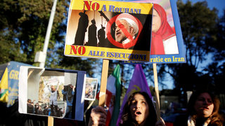 Протестите в Иран са опасни за духовниците, но най-много за <span class="highlight">Рохани</span>