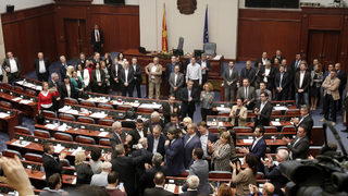Македонският парламент ратифицира Договора за <span class="highlight">добросъседство</span> с България