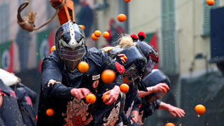 Фотогалерия: Битката на портокалите