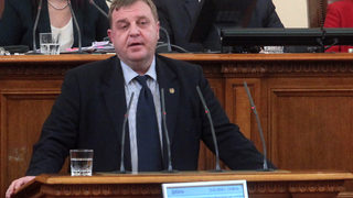 Каракачанов намекна, че корупцията е забавила с 27 години модернизацията на армията