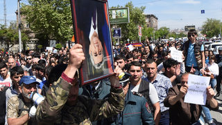 "С трупове не се преговаря" - какво искат протестиращите в Армения
