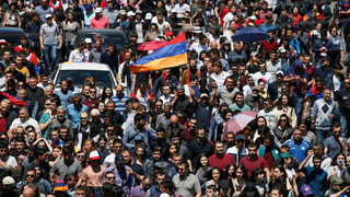 Хиляди излязоха на протест в Армения с искане за "премиер от народа" (видео)