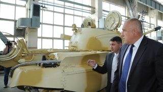 Борисов обеща новите бойни машини за пехотата да се правят в България