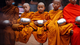 Фотогалерия: Рожденият ден на Буда
