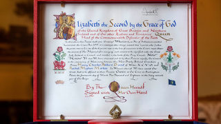 Бъкингамският дворец показа документа, с който кралицата разрешава на Хари да се ожени
