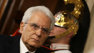Популистите в Италия искат импийчмънт за президента за държавна измяна