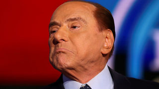 Берлускони застана на страната на президента в разрастващата се политическа криза