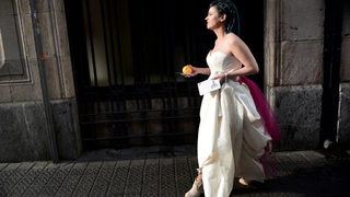 Фотогалерия: "Да, обичам се" - защо 12 испанки се ожениха за себе си в Билбао