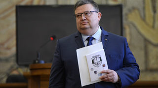 Цацаров поиска ред в затворите и отличителни знаци за лишените от свобода