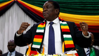 Експлозия уби хора по време на предизборен <span class="highlight">митинг</span> на президента на Зимбабве