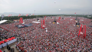 Фотогалерия: Хиляди събраха Ердоган и Индже в Истанбул