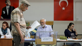 Турция задържа германци, французи и италианци за "опит за намеса в изборите"