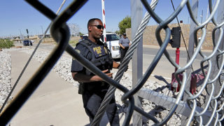 Две военни бази в Тексас ще подслонят мигранти, обявиха САЩ