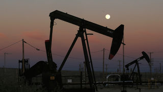 Саудитска Арабия спря износа на петрол по ключов маршрут през <span class="highlight">Червено</span> море