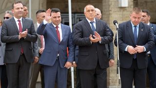 Заев обвърза посещението си в София с протестите