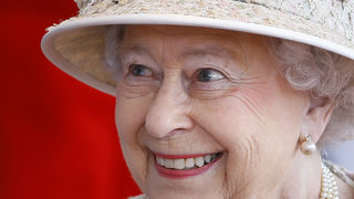 Защо десетки австралийци поискаха от депутатите безплатни портрети на кралицата