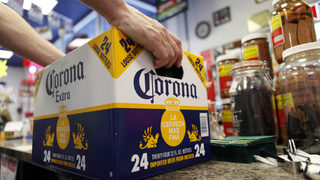 Производител на бира влага $4 млрд. в бизнес с "течна марихуана" в Канада