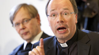 Хиляди деца са били жертва на сексуални <span class="highlight">посегателства</span> от свещеници в Германия
