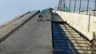 Пирамидата на Енвер <span class="highlight">Ходжа</span>