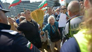 Фотогалерия: Протест "против геноцида на Борисов и всички досегашни управляващи мафии"