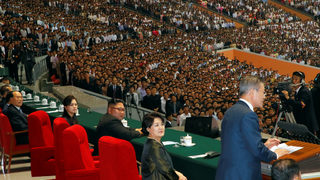 Гостът от Южна Корея донесе на Ким зрелищния театър, от който той се нуждаеше