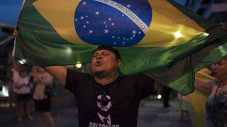 Бразилците може <span class="highlight">да</span> изберат в неделя най-десния президент в историята си