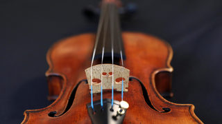 Щастливият край на история за цигулка, изгубена преди 30 години