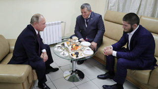 Путин помоли бащата на Нурмагомедов да не го наказва строго