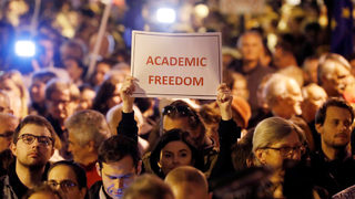 Хиляди излизат днес на протест за Централноевропейския <span class="highlight">университет</span>