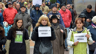 С шествие в подкрепа на Иванчева и Лозан Панов стотици хора поискаха оставката на Цацаров
