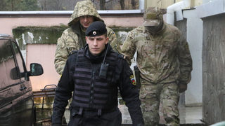 Русия разкритикува Меркел и Макрон след призива им да бъдат освободени украинските моряци