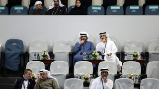 Снимка на деня: Сестрите <span class="highlight">Уилямс</span> в спор за купа в Абу Даби