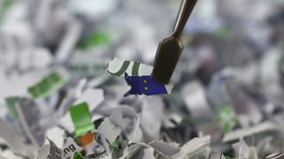 Затегнете коланите: икономическият ръст ерозира опасно