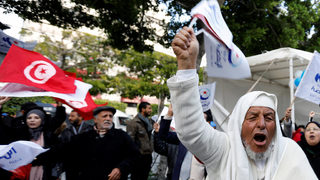 Осем години след революцията в Тунис "има свобода, не и достойноство"