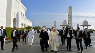 Фотогалерия: Как Абу Даби за пръв път посрещна папа