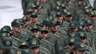 Най-малко 20 гвардейци загинаха при самоубийствен атентат в Иран