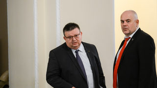 Цацаров препоръча Държавната <span class="highlight">агенция</span> <span class="highlight">за</span> <span class="highlight">българите</span> <span class="highlight">в</span> <span class="highlight">чужбина</span> да бъде закрита