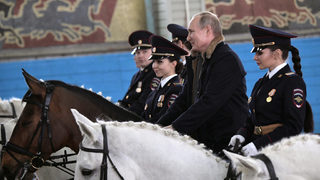 Снимка на деня: Поздрав от Путин за 8 март