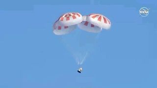 Корабът на SpaceX за астронавти успешно се спусна в океана