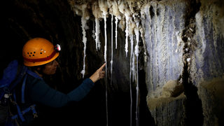 Фотогалерия: Да направиш карта на солна пещера