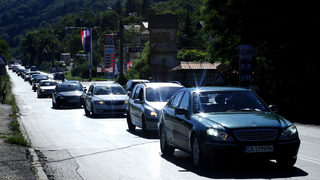Тайни клиенти от данъчните хванаха нелегални превозвачи между София и Перник