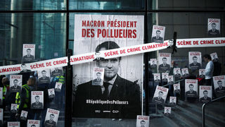 Стотици <span class="highlight">екоактивисти</span> протестираха край Париж срещу "Републиката на замърсителите"