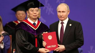 Китайският президент Си Дзинпин направи <span class="highlight">доктор</span> "най-добрия си приятел" Путин