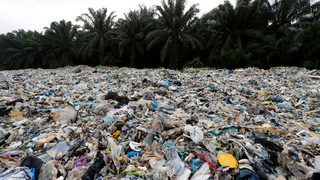 <span class="highlight">Малайзия</span> ще върне 3000 тона пластмасови отпадъци на страните, от които идват