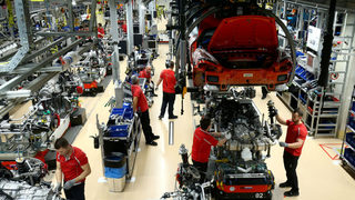 Продажбите на нови коли в ЕС мръднаха леко нагоре след осем месеца на спад